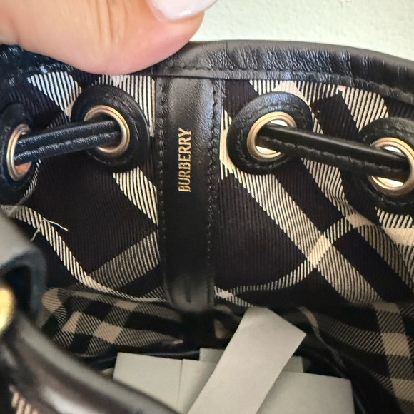 NEW Burberry Checked Drawstring bucket bag - Picture 9 of 10